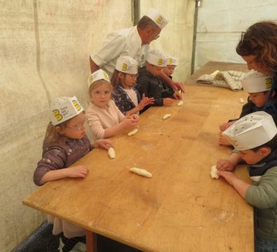 Jean-Michel initie les enfants